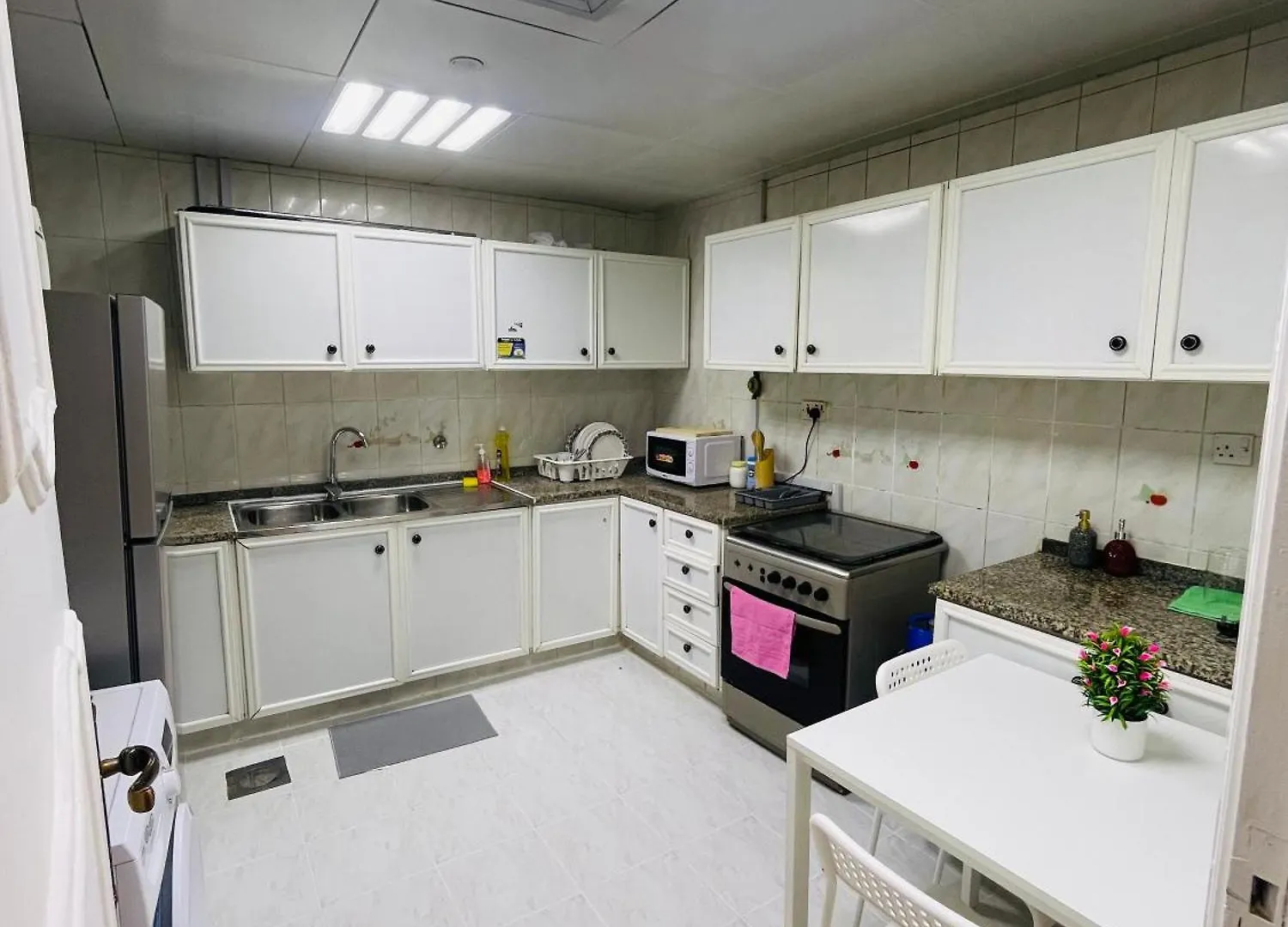 Apartment Falcon Properties Abu Dhabi Vereinigte Arabische Emirate